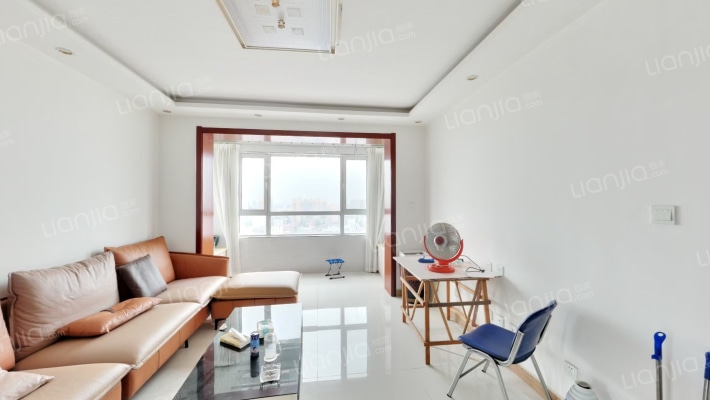 此房子位置好 户型好， 出小区交通便利。-客厅