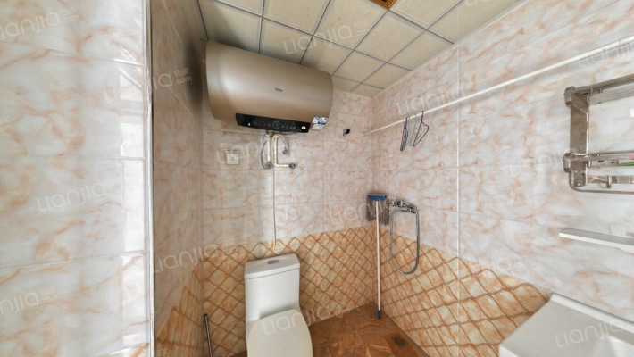 此房子位置好 户型好， 出小区交通便利。-卫生间