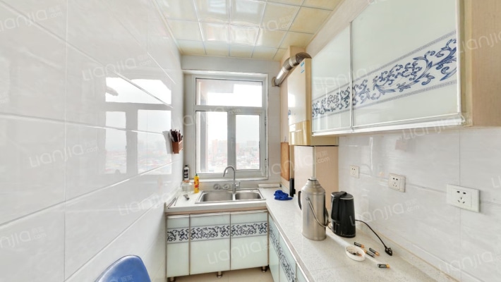 此房子位置好 户型好， 出小区交通便利。-厨房