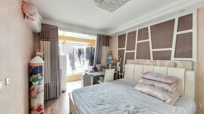 房子属于南北通透两居室中间好楼层-卧室A