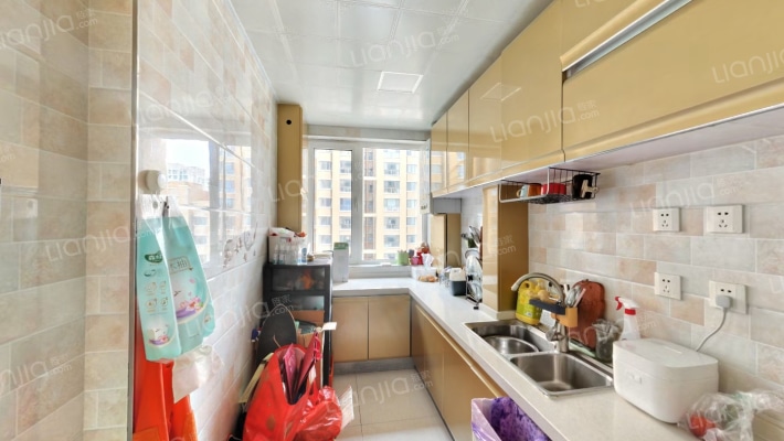 房子属于南北通透两居室中间好楼层-厨房