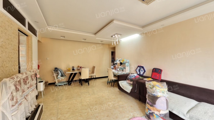 房子属于南北通透两居室中间好楼层-客厅