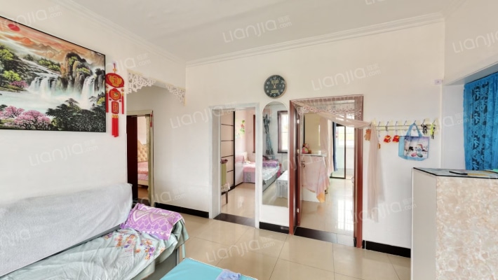 此房南北通透 采光好 购物方便 停车方便 上学方便-客厅