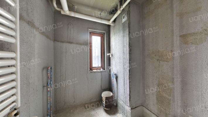 高铁新干线 3室2厅 南 北-卫生间A