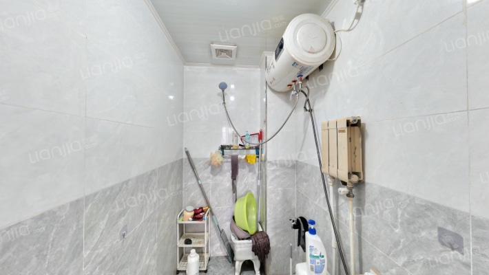华阳路全阳中上楼层两居室，中等装修，可直接入住-卫生间