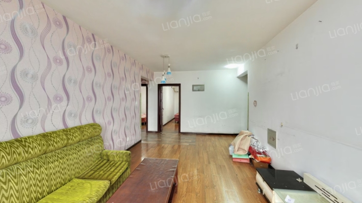 公摊小，楼层好，配套齐全，交通便利。房子带电梯-客厅