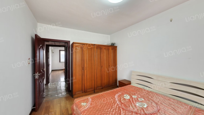 公摊小，楼层好，配套齐全，交通便利。房子带电梯-卧室B