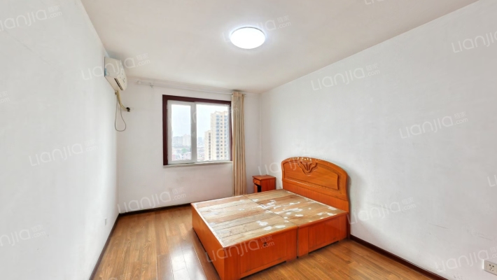 公摊小，楼层好，配套齐全，交通便利。房子带电梯-卧室A