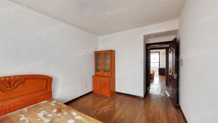 公摊小，楼层好，配套齐全，交通便利。房子带电梯-卧室A