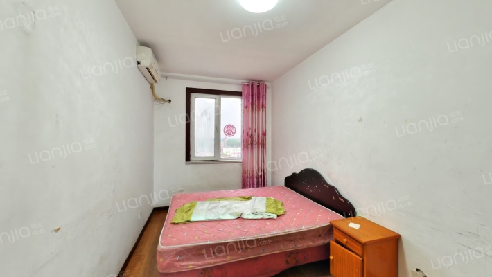 公摊小，楼层好，配套齐全，交通便利。房子带电梯-卧室C