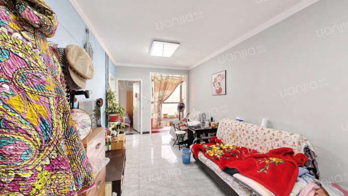 小两居，户型方正，无浪费面积，还是明厨明卫-客厅