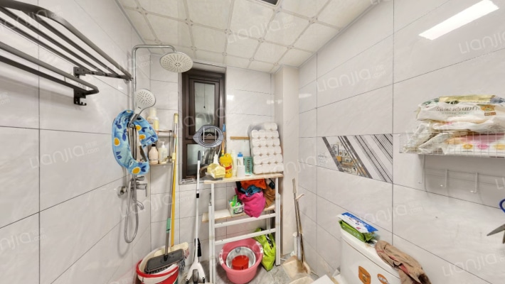 小两居，户型方正，无浪费面积，还是明厨明卫-卫生间