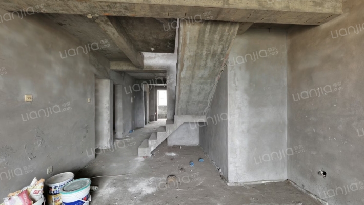 六跃七电梯洋房  一梯两户  公摊小-客厅A