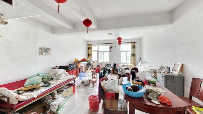 玫瑰假日 5室2厅 南 北-客厅