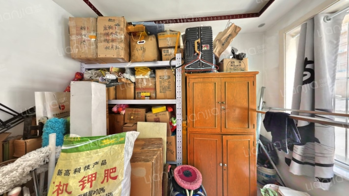 钻石广场全朝阳两居室，可贷款，房本满五-卧室B