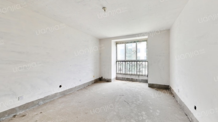 房子属于南北通透两居室，中间好楼层，采光好户型好，-客厅