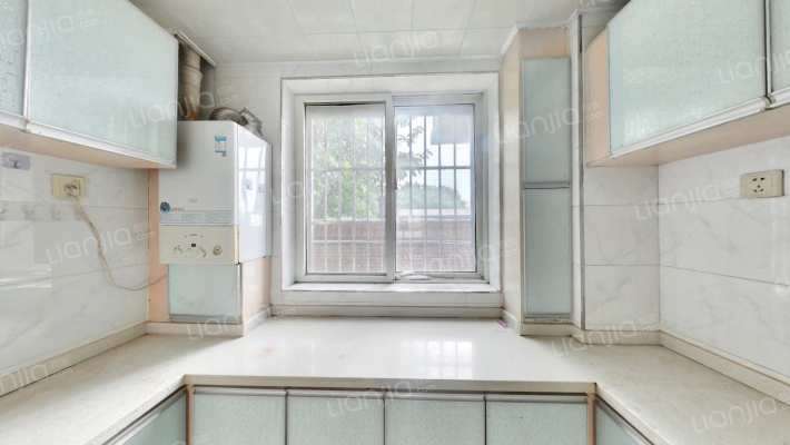 纯洋房社区，免费停车位，70年大产权，一层带小院。-厨房