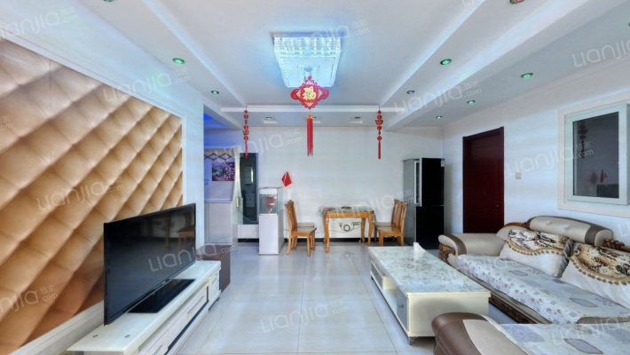 临香邑溪谷大社区，自住装修标准，满五唯一-客厅