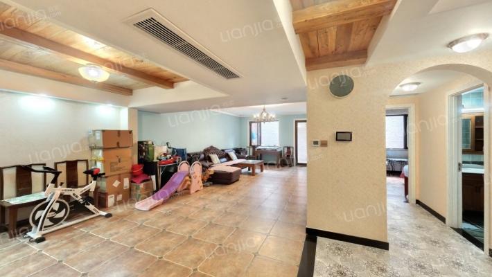 精装修自住标准，带花园和下沉庭院，全款房，-客厅A