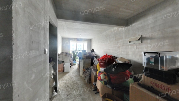 房本满二，中间好楼层 ，户型方正 毛坯随意装修-客厅