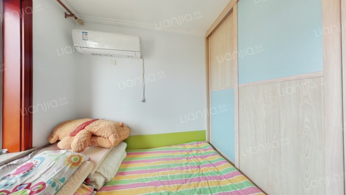 此房自住装修，家具家电齐全，采光好，视野好-卧室A