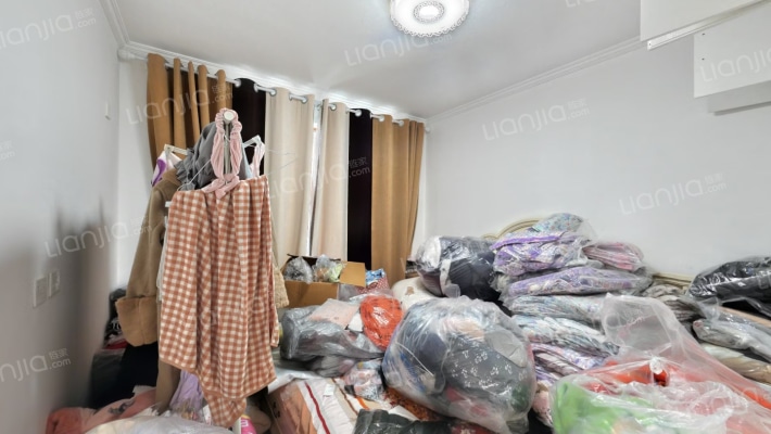 精装修 楼栋位置好，楼层好，户型好，无浪费面积。-卧室B
