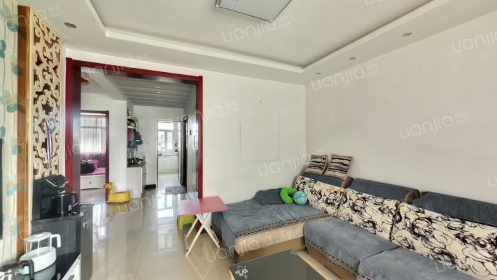 业主自住标准精装修，干净整洁，双语片区，购物方便。-客厅