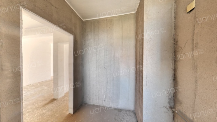 凯旋门南北通透格局 中间楼层采光好 环境好 出行方便-餐厅