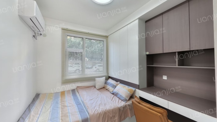 这套房装修了没住过，直接能拎包入住-卧室A