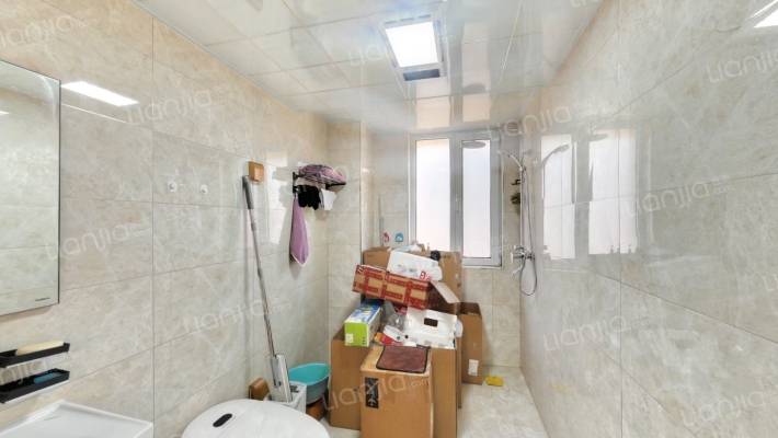 正规3居室  业主自住标准装修  诚意出售-卫生间A