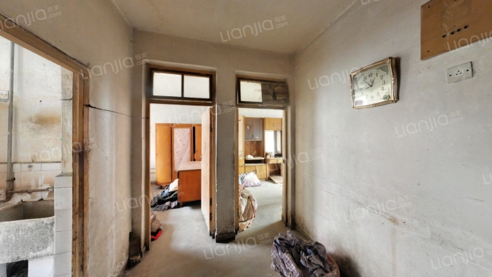 出售工商局小区 2层 带小房 户型好-餐厅