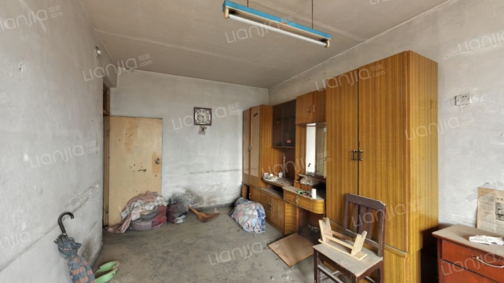 出售工商局小区 2层 带小房 户型好-客厅
