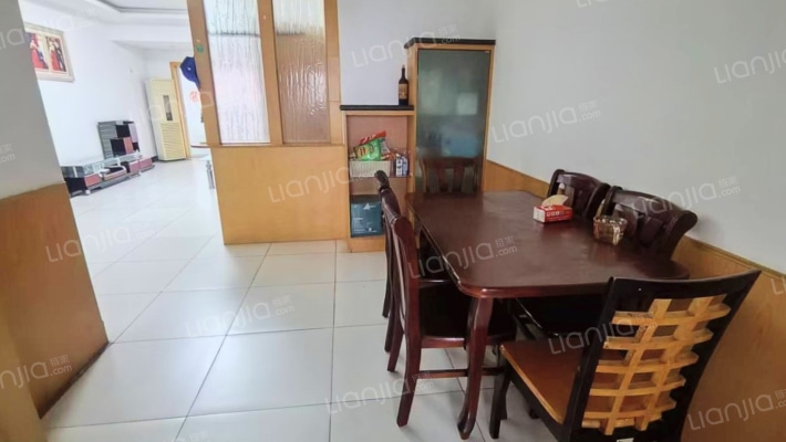 华阳公寓 南北通透大三居户型 带装修-餐厅