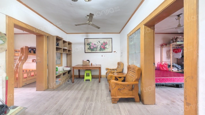 隆岗新村二手房实景图