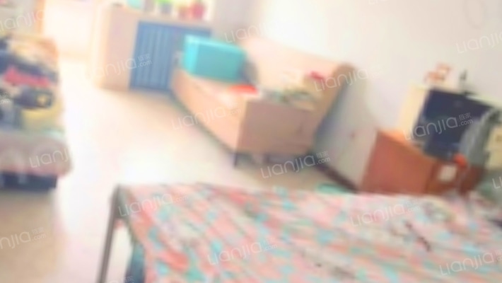 南北通透，集中供暖 得房率高 采光视野没问题-客厅