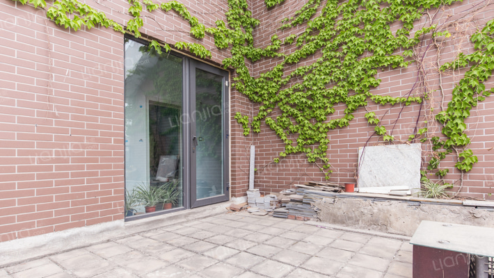 6层板楼 可改三居室 送12平米露台 卧室,客厅全朝南