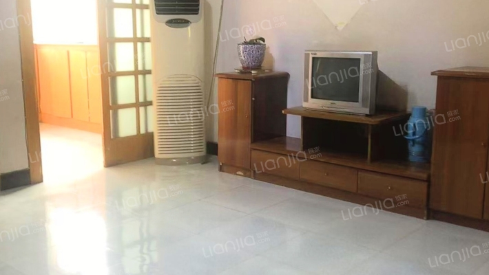 户型南北通透，大型社区，采光好，免费停车-客厅