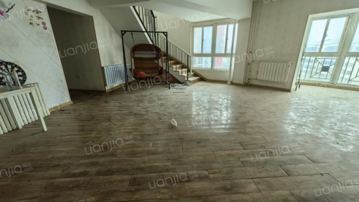 范阳路沿线  集中供暖 跃层 有大露台 视野好-餐厅