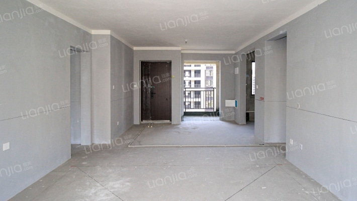 此房位于10楼，小高层电梯洋房，139平，三室两厅-客厅