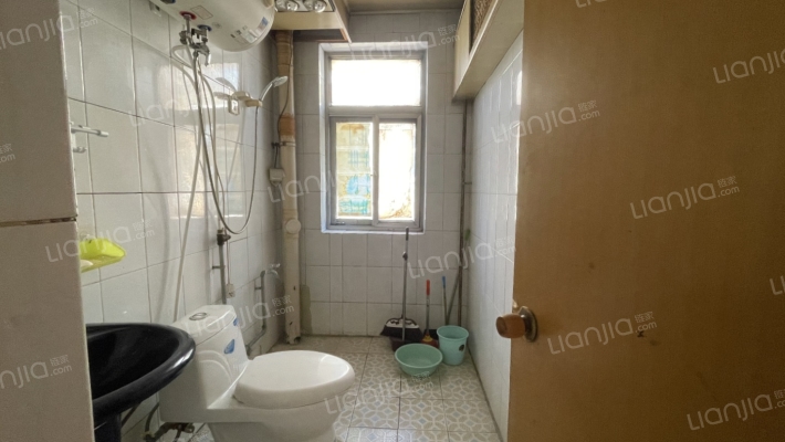 县府小区 3室2厅 南 北-卫生间