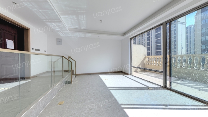 绿地新里里尔公馆二手房实景图