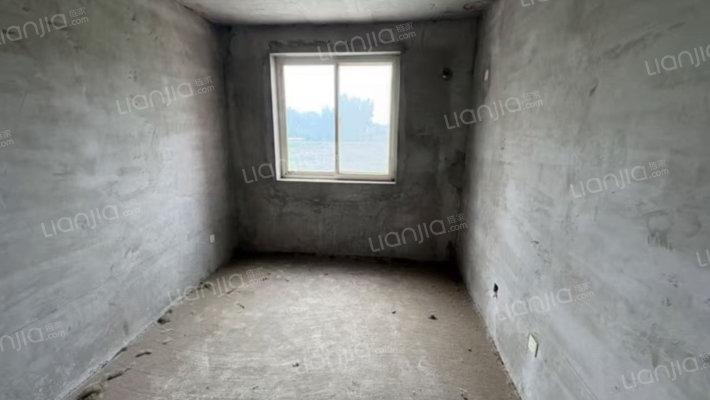 冠云主路 出行方便 南北通透中间楼层三居-卧室B