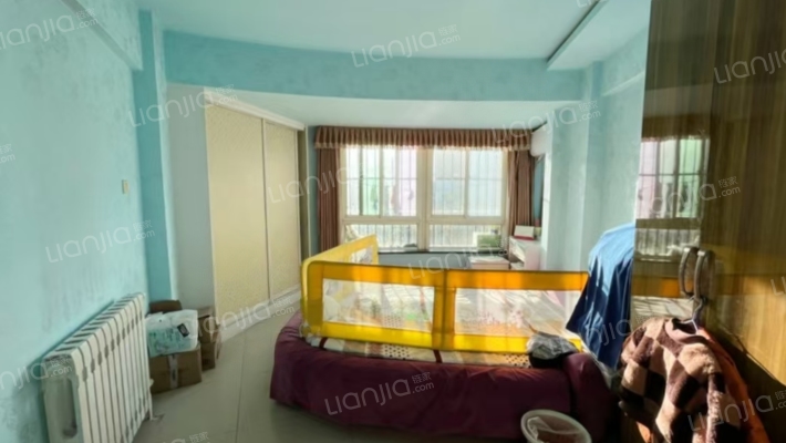 东方家园大三居，有装修，房本满五，-卧室B