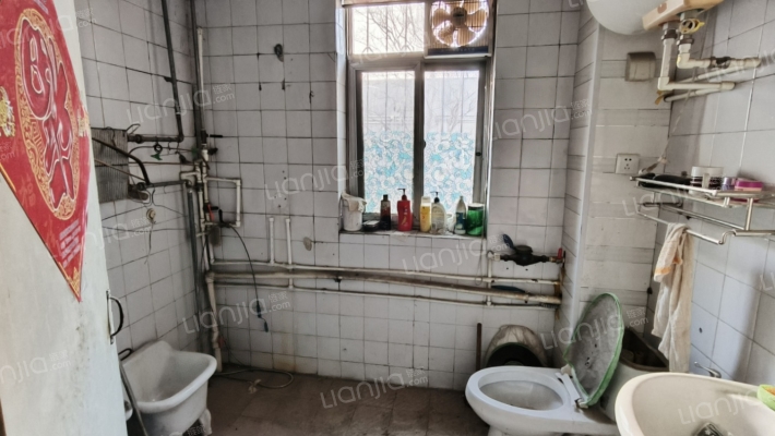 政法街 检察院南北通透大两居 低楼层-卫生间