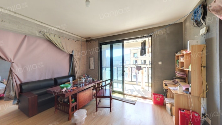 江畔名邸二手房实景图