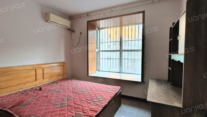 水岸花城，南北通透，户型方正，集中供暖。-卧室A