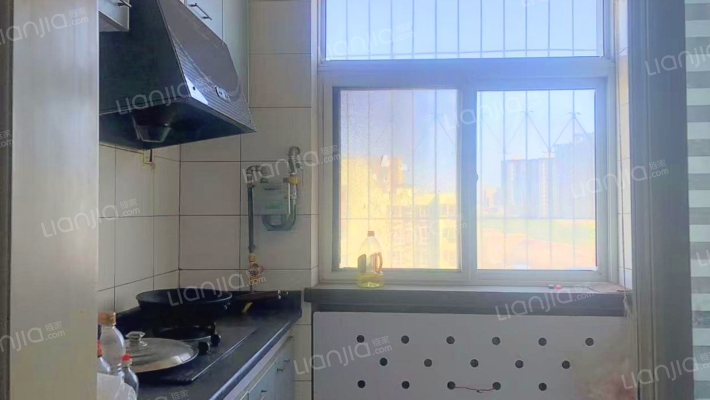 南北通透格局好，中间楼层，集中供暖，配套齐全-厨房
