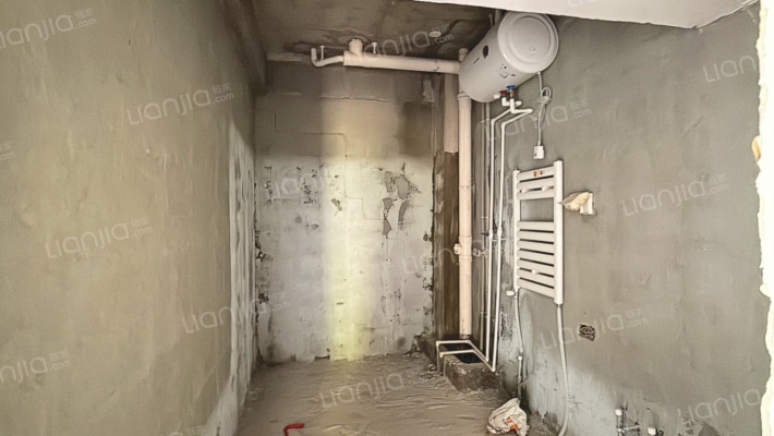 鸿坤理想尔湾 4室2厅 南 北-卫生间A
