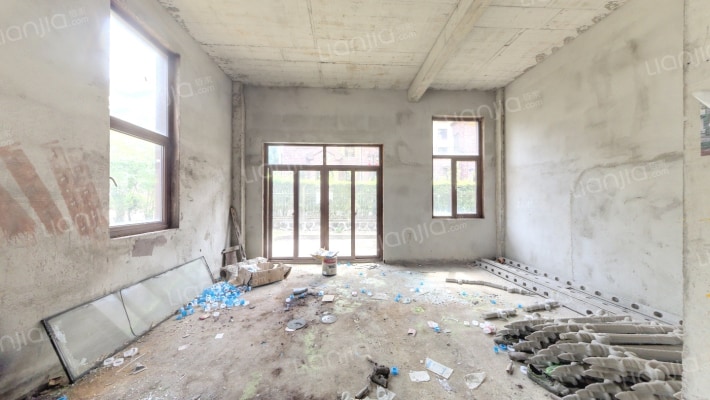 普罗旺斯小镇二手房实景图