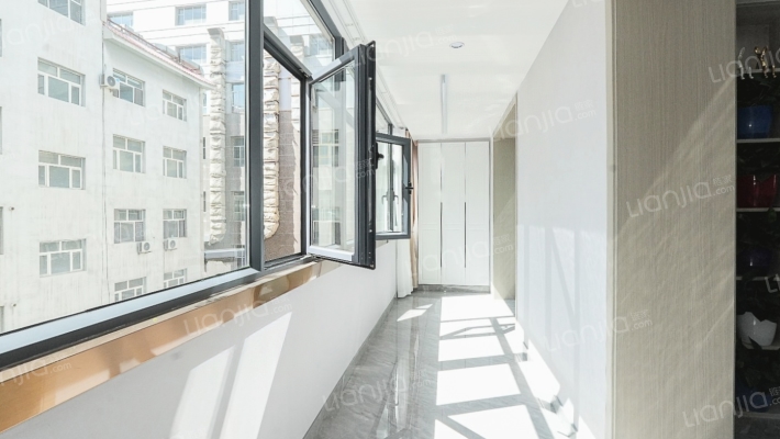 新市区北京路地铁口沁香苑两室精装修好房出售-阳台